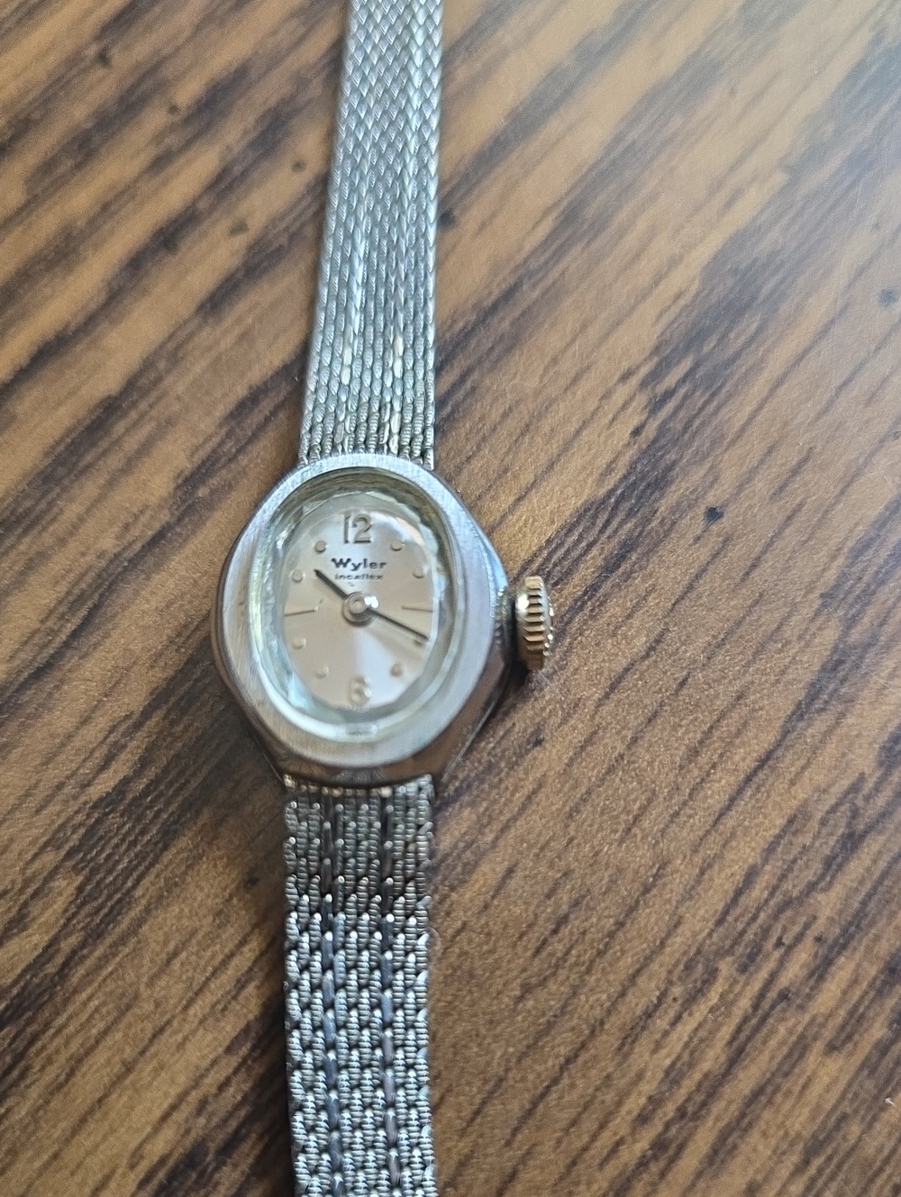 Women's Wyler silver tone inca flex , swiss Kesten made watch